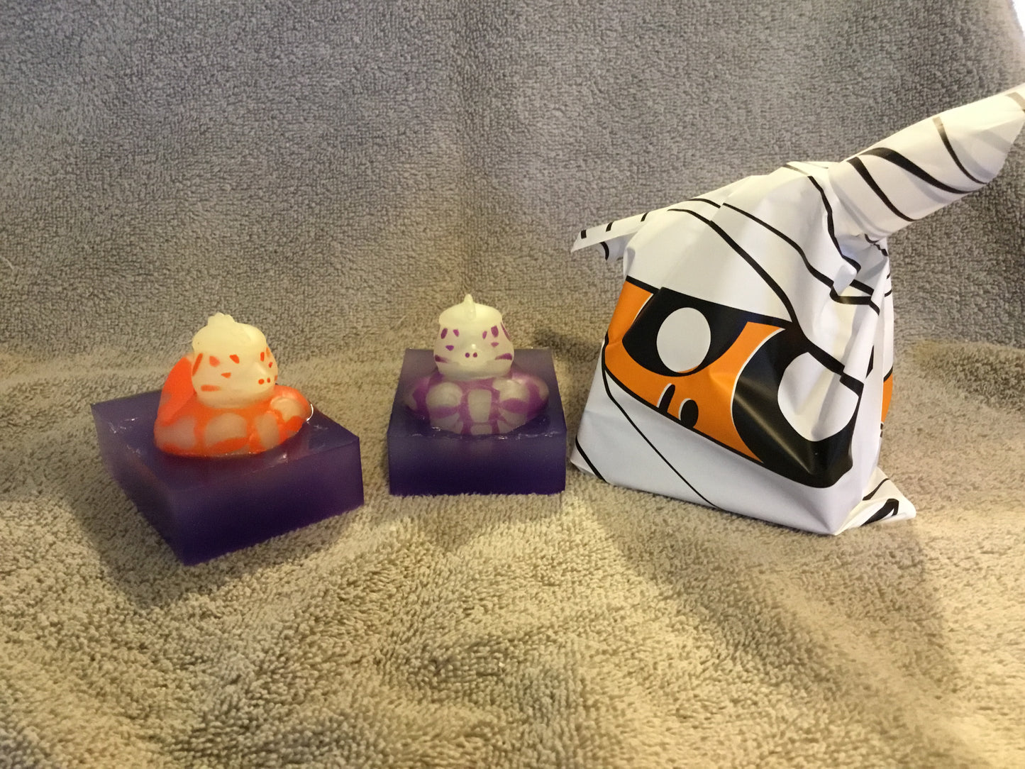 Magic Melt and Pour Soap with Glow in the Dark Duck