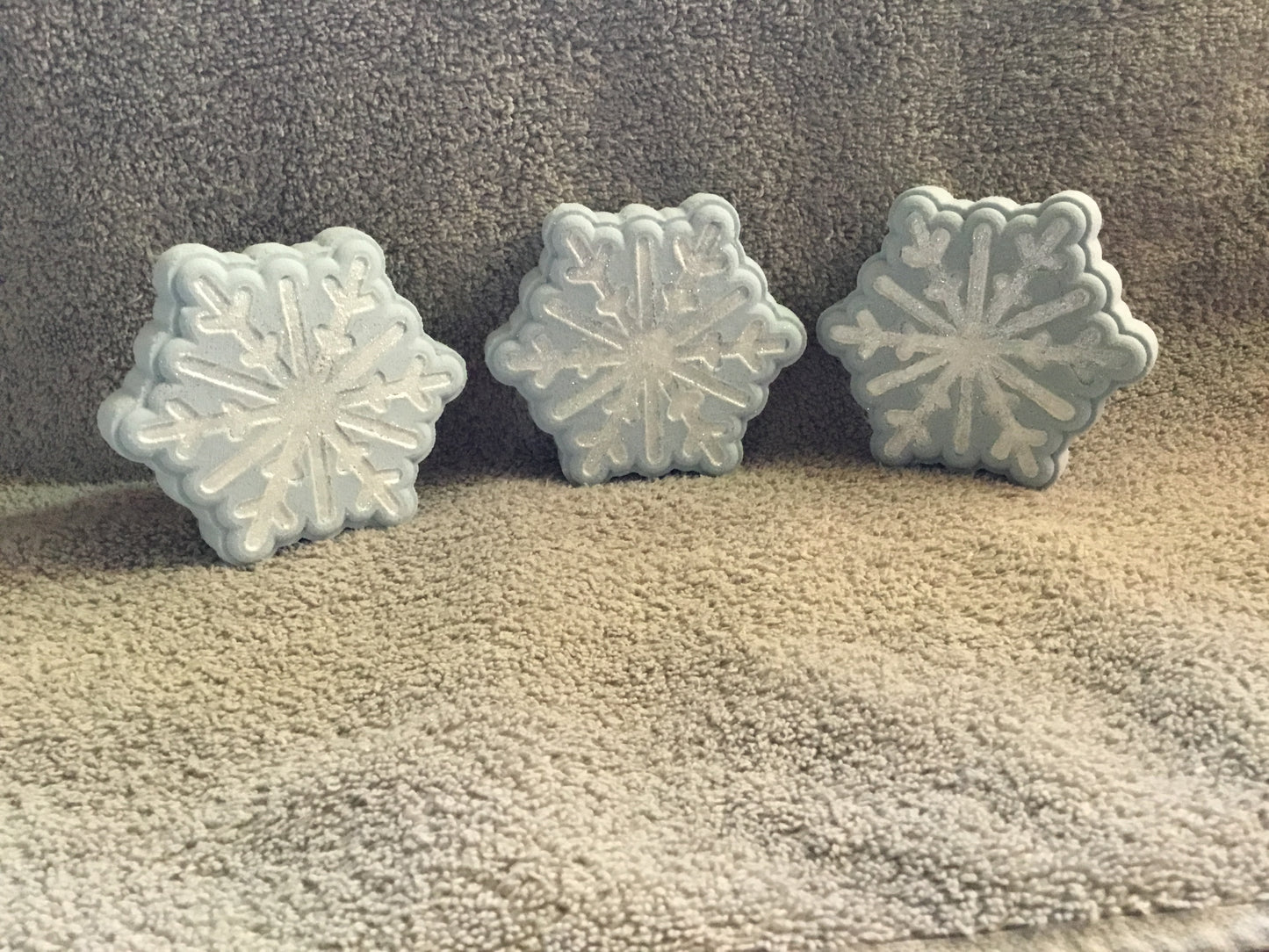 Frost and Snowdrops Snowflake Bathbomb